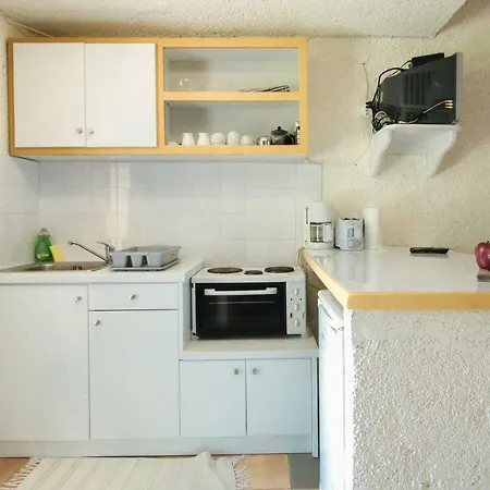 Lefkes Apartment