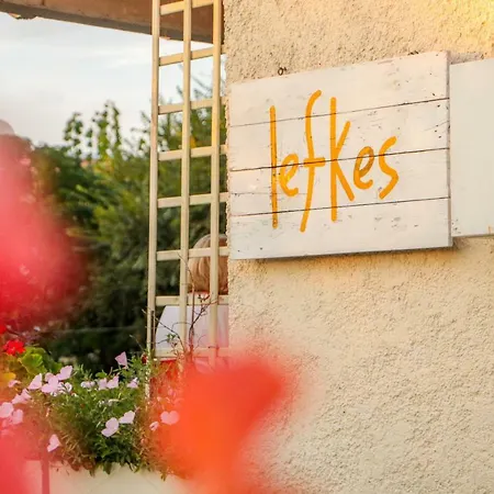 Lefkes