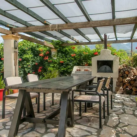 Lefkes Apartment